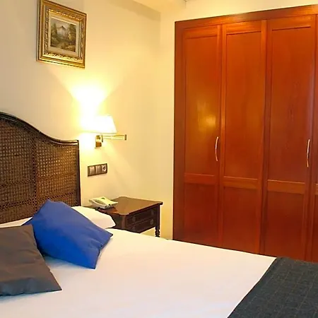 Aparthotel Santiago 4*