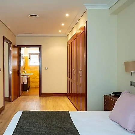 Aparthotel Santiago 4*
